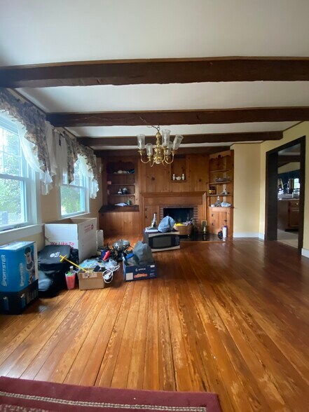 Building Photo - 421 Country Club Rd