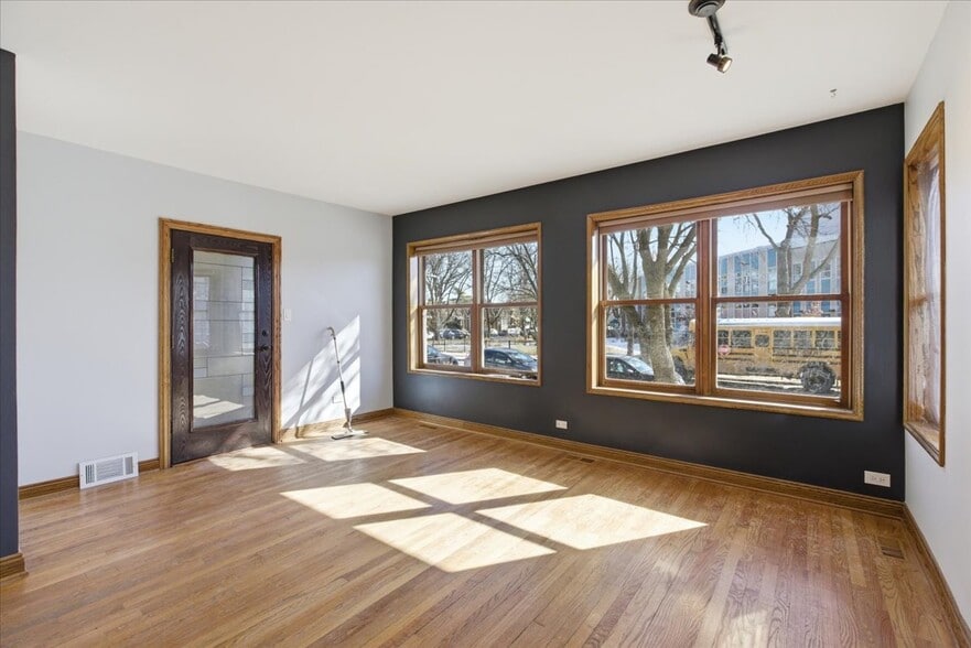 Building Photo - 5218 N Lieb Ave