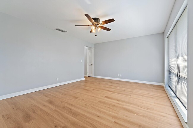 Building Photo - 2711 SW Egret Pond Cir