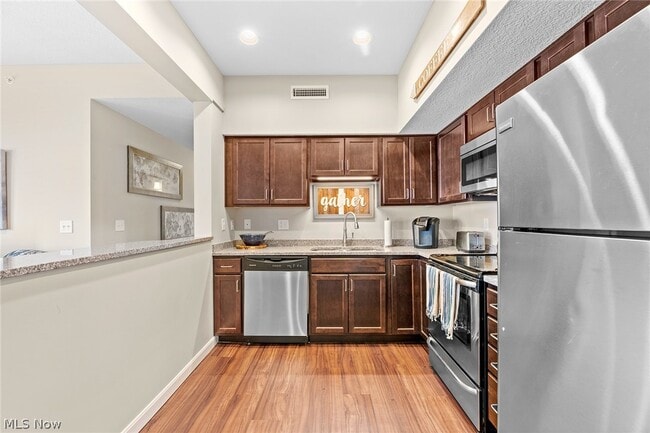 Building Photo - 558 Colony Park Dr