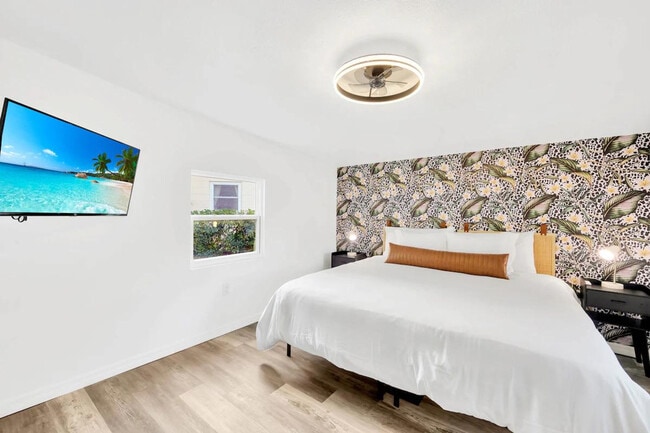 Building Photo - 10755 Clara Ln