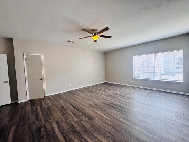 Building Photo - 7352 Regency Square Ct