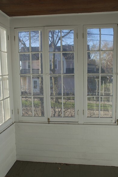 Three-Season Porch - 2301 Pierce St NE
