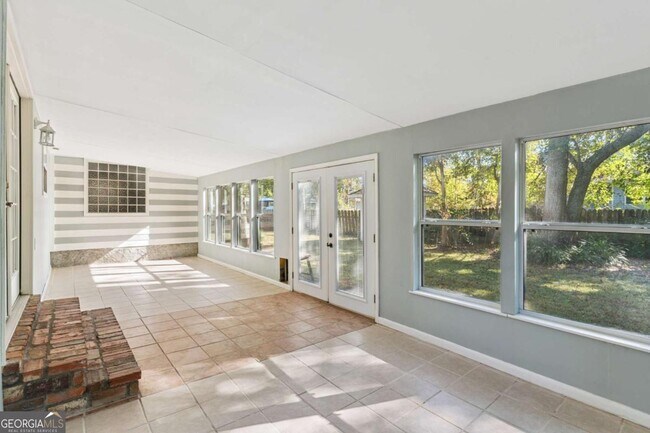 Building Photo - 106 Buntin St