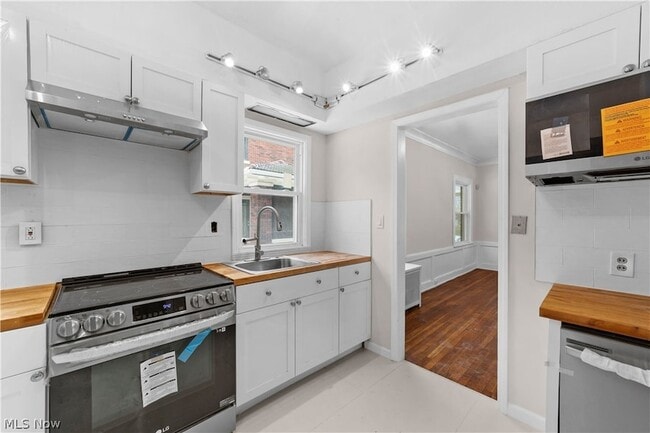 Building Photo - 867 East Blvd