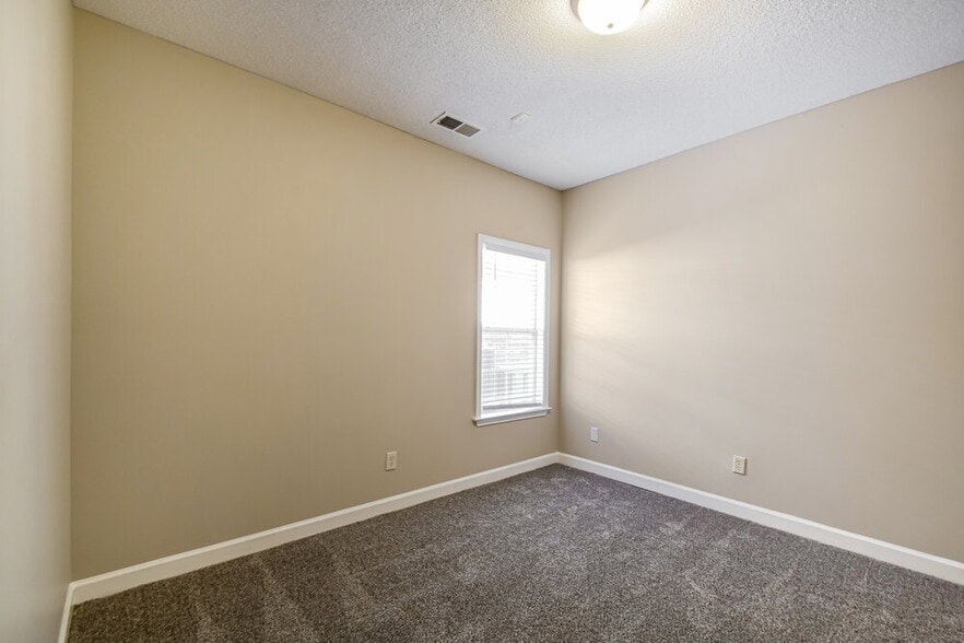 Building Photo - 1721 Englehart St