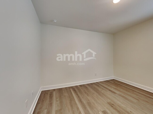 Building Photo - 1954 Weeping Cypress Dr