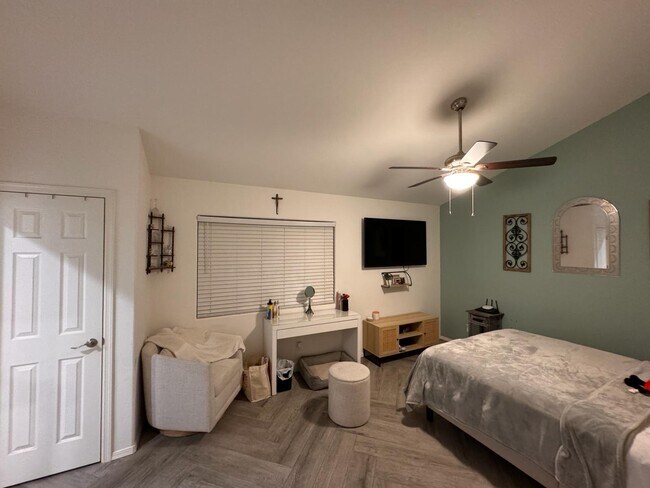 Building Photo - 732 Gold Beach Dr