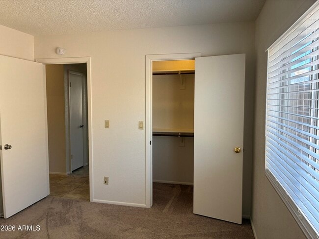 Building Photo - 10820 W Wagon Wheel Dr