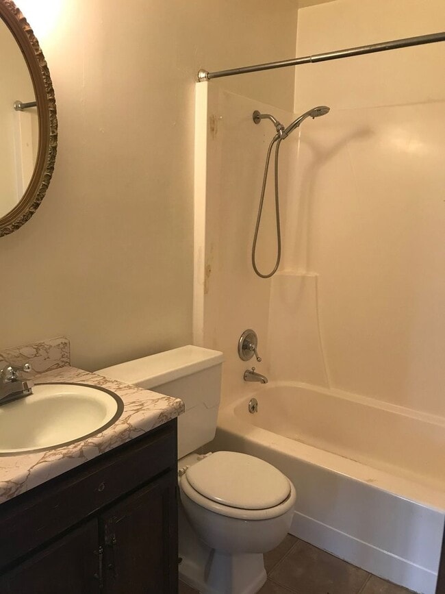 Primary Photo - Move-In Today 2 Bedroom 1 Bathroom Apartment Close to Campus!