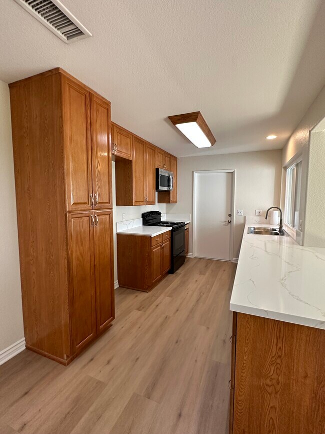 Kitchen - 13784 Sycamore Tree Ln