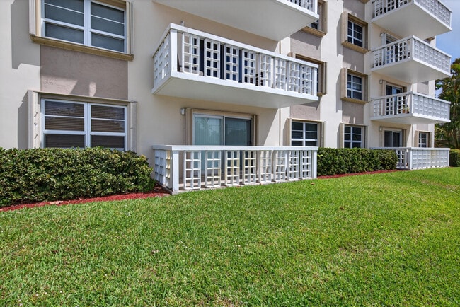 Building Photo - 1831 NE 38th St