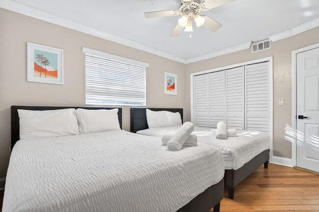 Building Photo - 2423 NE 202nd St