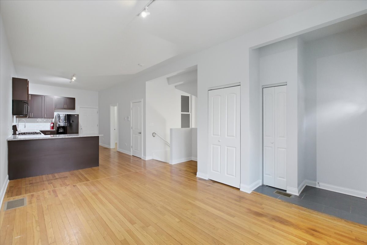 Building Photo - 2341 W Montana St