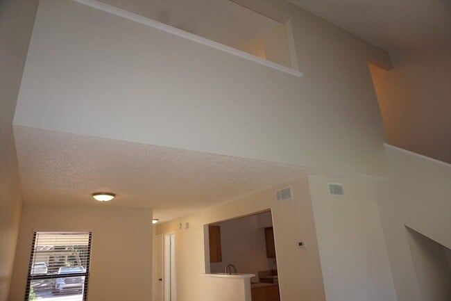 Building Photo - 2 Bedroom, 2 full bath Townhouse Near NAS Jax