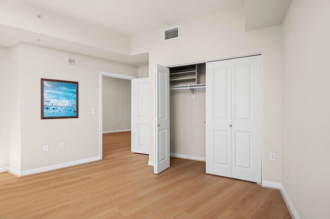 Building Photo - Beautiful Condo Right Across from Petco Park!