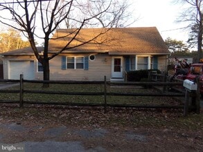 Building Photo - 9 Lobelia Ave