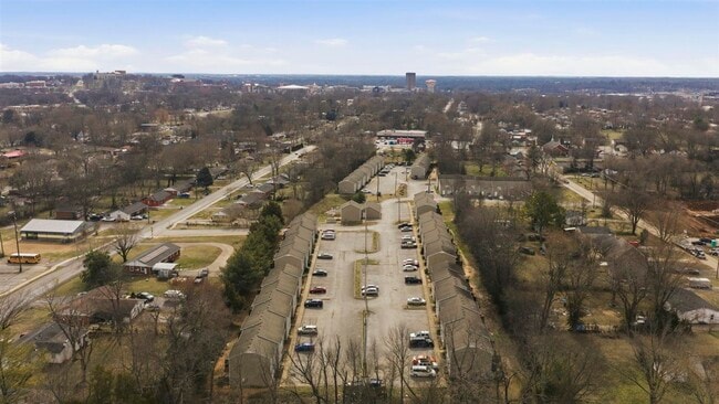 Building Photo - 1225 N Lee Dr