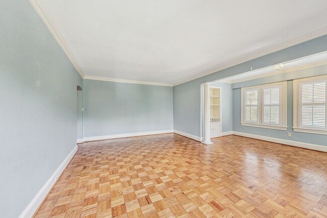 Building Photo - Elegant 2 Bedroom/ 2 Bath Unit in Westchester Cooperative!