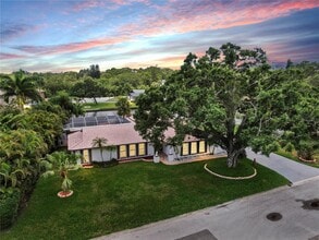 Building Photo - 2401 Roberta Ln