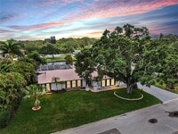 Building Photo - 2401 Roberta Ln