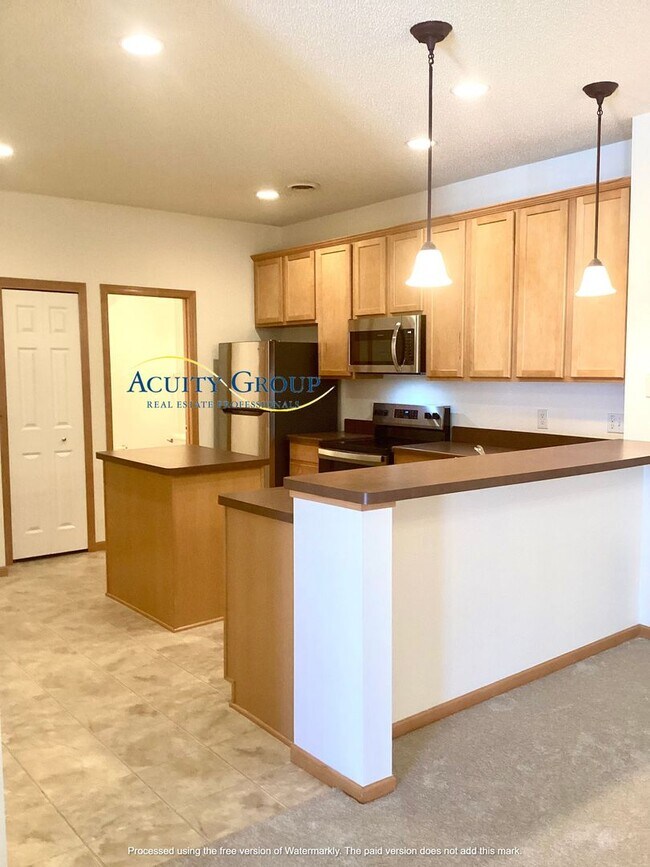 Building Photo - 2BR, 1 1/2 BA Townhome