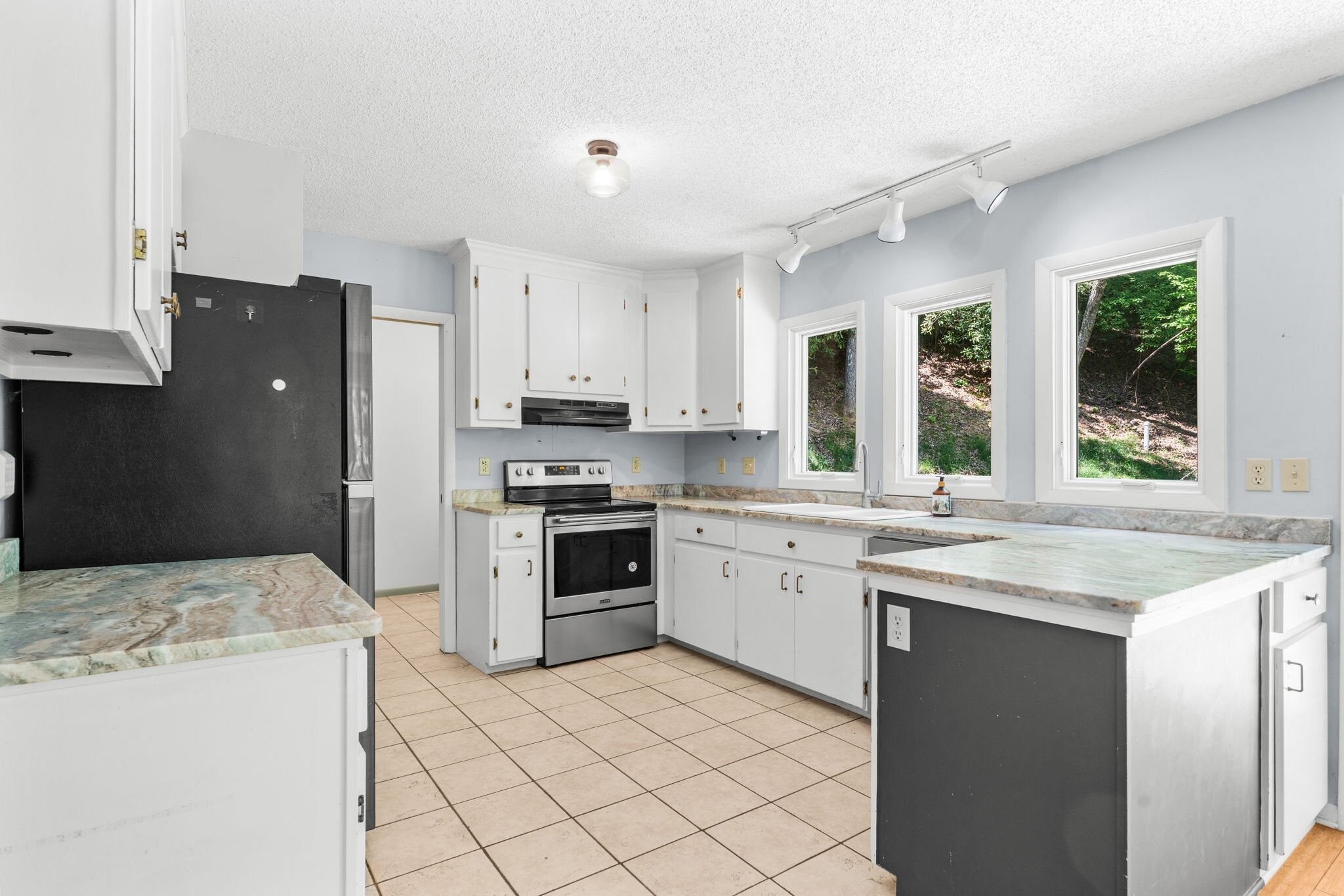 Building Photo - 864 Trojan Horse Cir