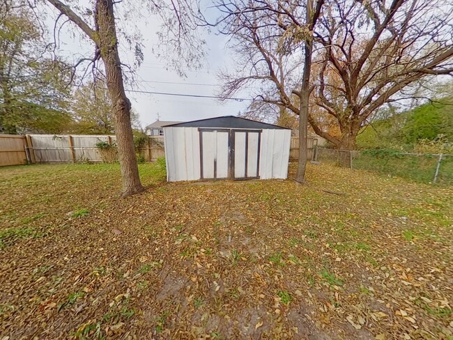 Building Photo - 3 Bedroom House