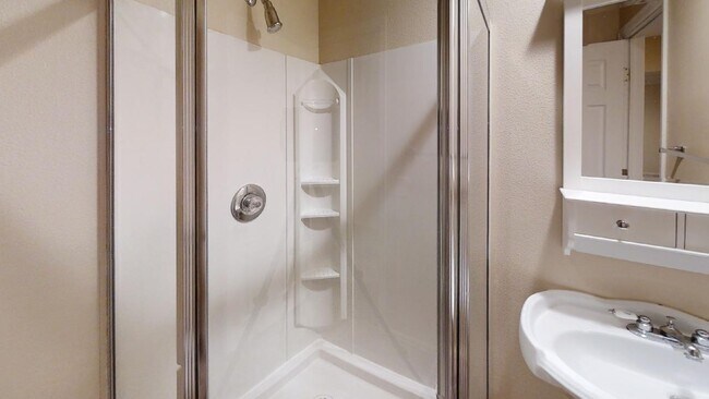 Building Photo - 5549 Dunbar Ct