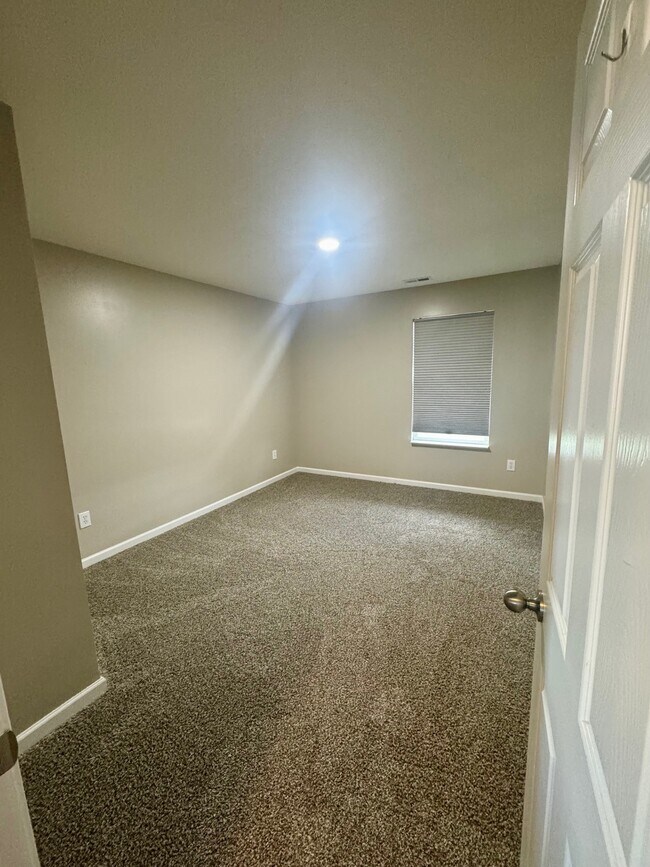 Building Photo - 2164 Sungold Ct