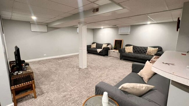 Building Photo - 1065 Hiawatha Dr