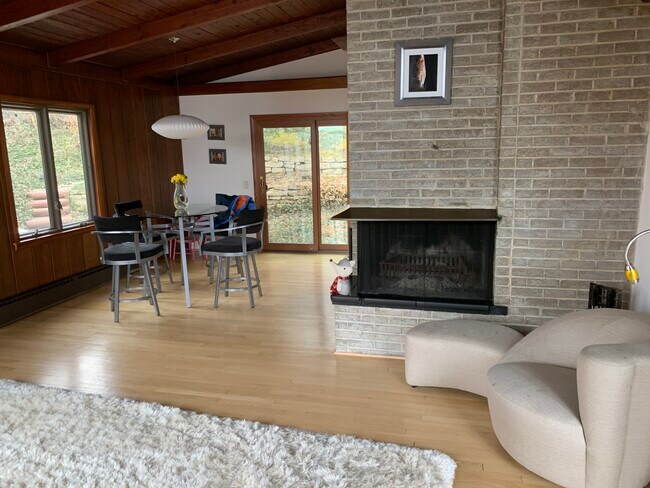 Building Photo - 1106 Edgehill Dr