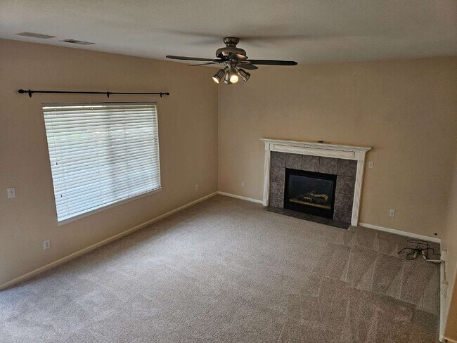 Building Photo - 1124 W Mulberry Ln