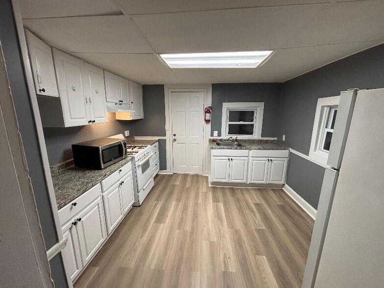 Building Photo - 407 E Vine St