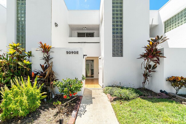 Building Photo - 5090 Elmhurst Rd