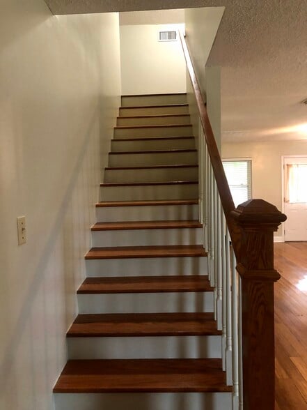 Building Photo - 207 Timothy Dr