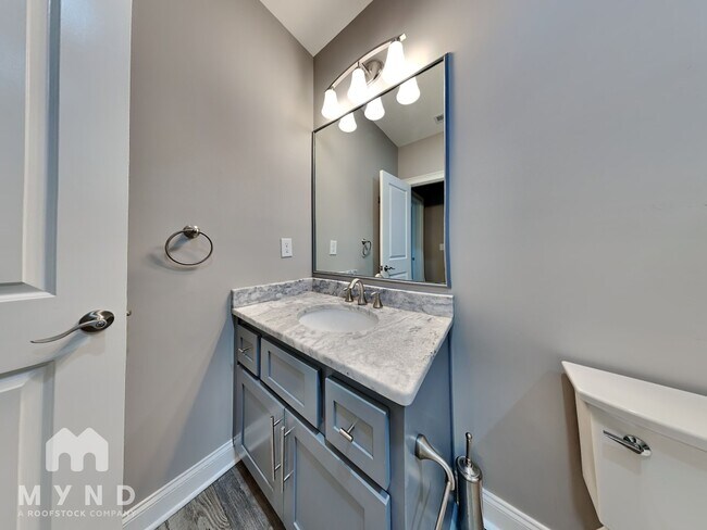 Building Photo - 2995 Manorview Ln