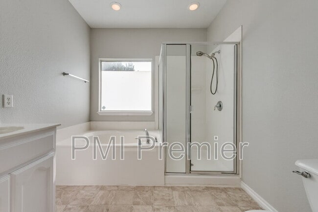 Building Photo - 5832 Center Ridge Dr