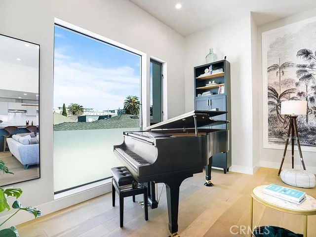 Building Photo - 811 1/2 North Detroit Street, Los Angeles, CA 90046 - 3 BR 3 BA house