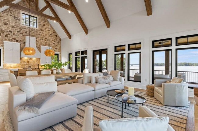 Building Photo - 388 Gatewood Dr