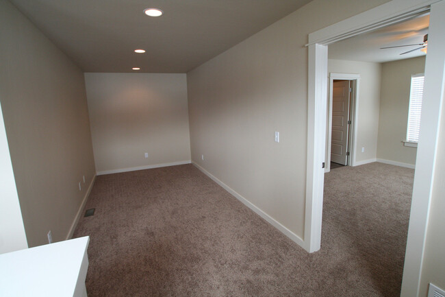 Building Photo - Gooch Hill 1