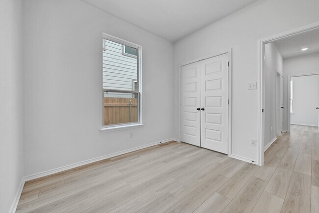 Building Photo - 216 Skipping Stone Run