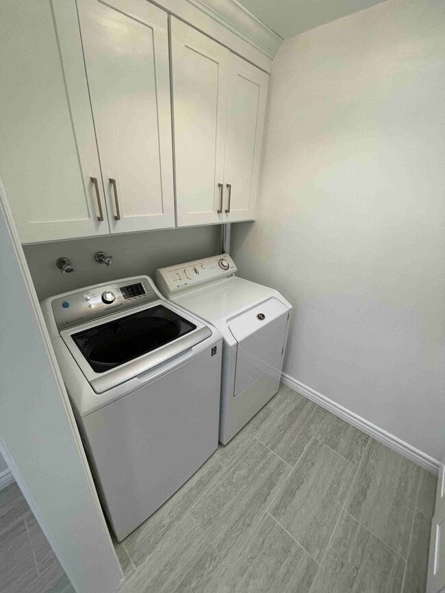 Building Photo - COMPLETELY UPDATED AND REMODELED ENCINO SP...