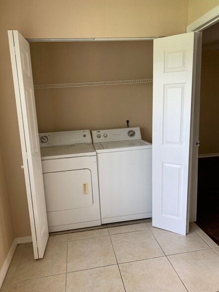 Building Photo - 3370 Pinewalk Dr N