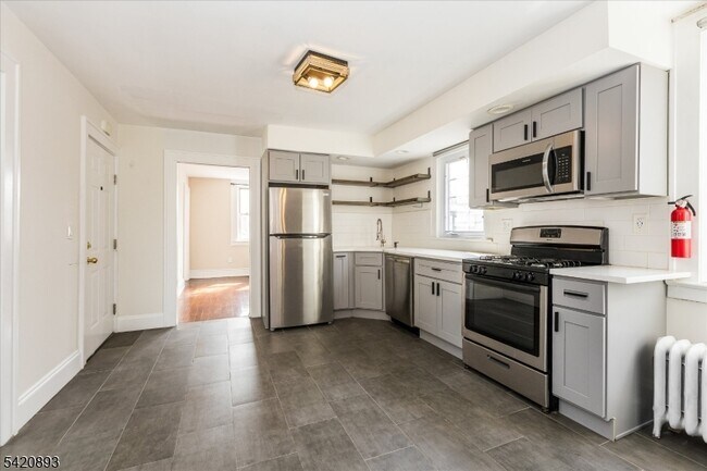 Building Photo - 43 Pleasant Way