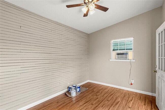 Building Photo - 18000 Lafayette Park Dr