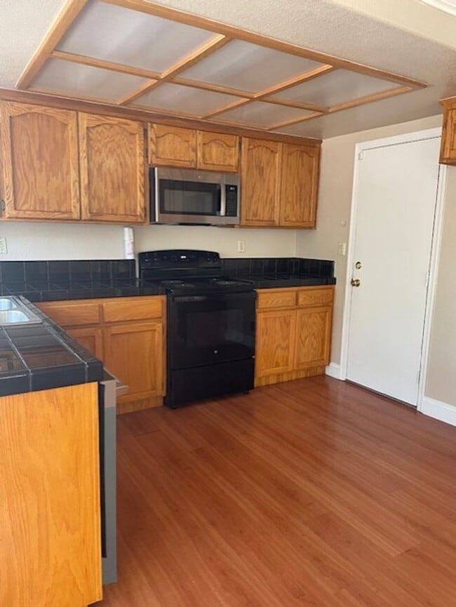 Building Photo - Tracy Home  Available for Rent
