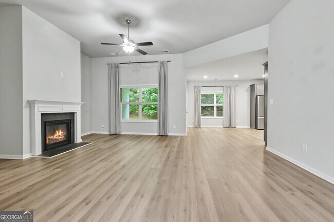 Building Photo - 270 S Ridge
