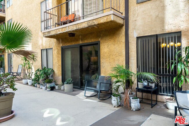 Building Photo - 1730 Camino Palmero St