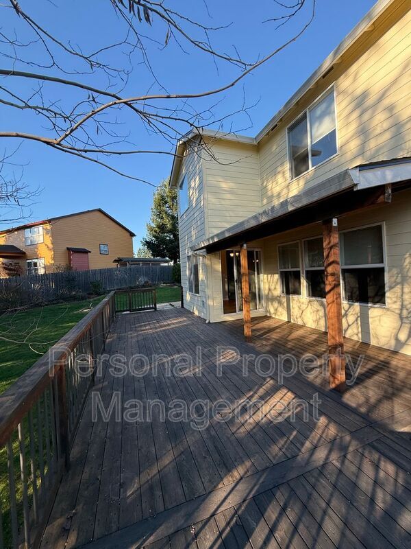 Building Photo - 11608 NE 2nd Ave